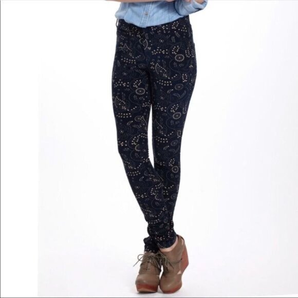 Anthropologie Pilcro And The Letterpress Serif Navy Blue Floral Corduroy Pants‎ - Picture 8 of 8